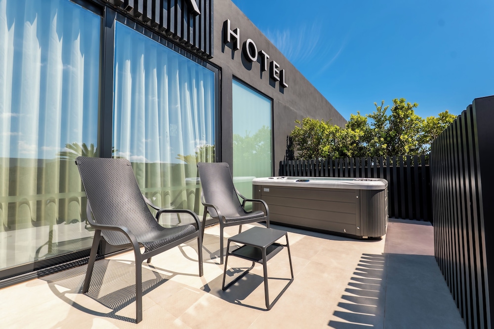 Onyx Hotel — Hotel building in St Julian’s, Malta Island