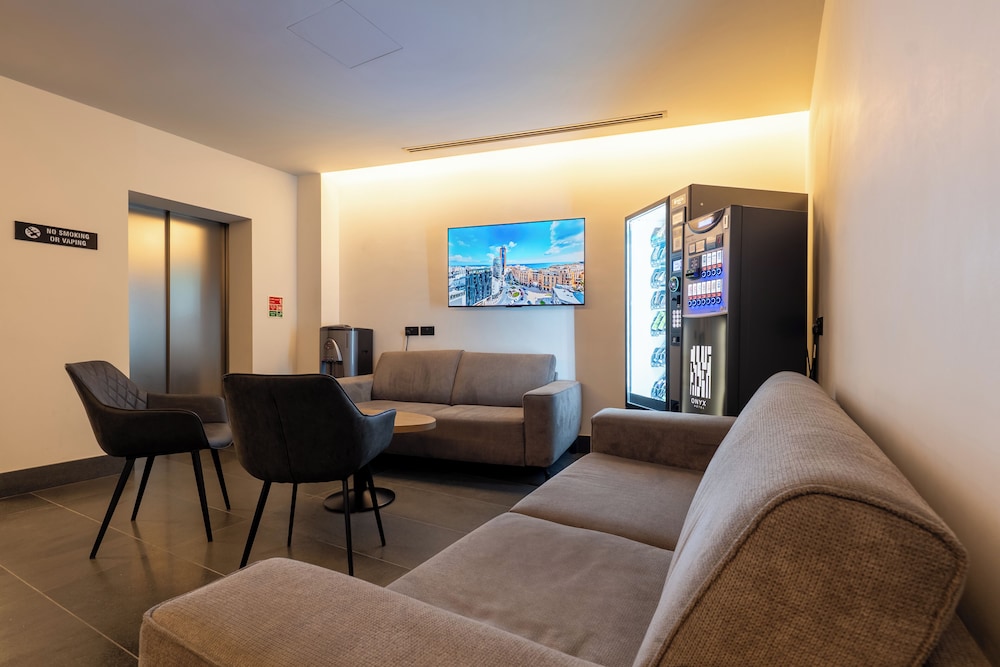 Onyx Hotel — Hotel building in St Julian’s, Malta Island