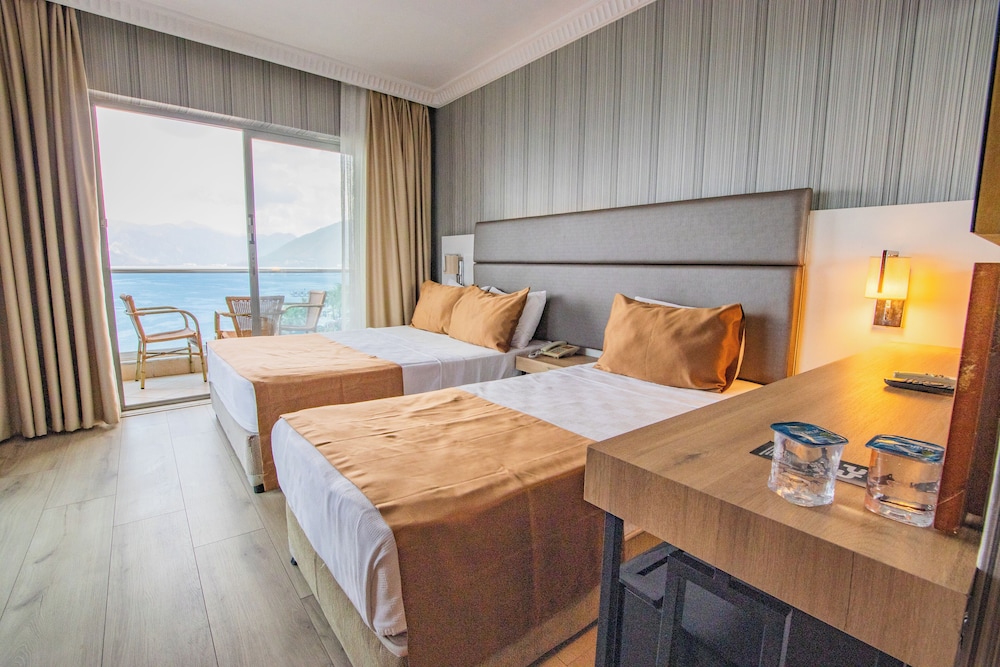 Point Beach Hotel — Hotel rooms in Marmaris, Mugla