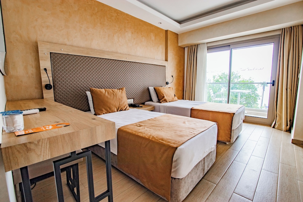 Point Beach Hotel — Hotel rooms in Marmaris, Mugla