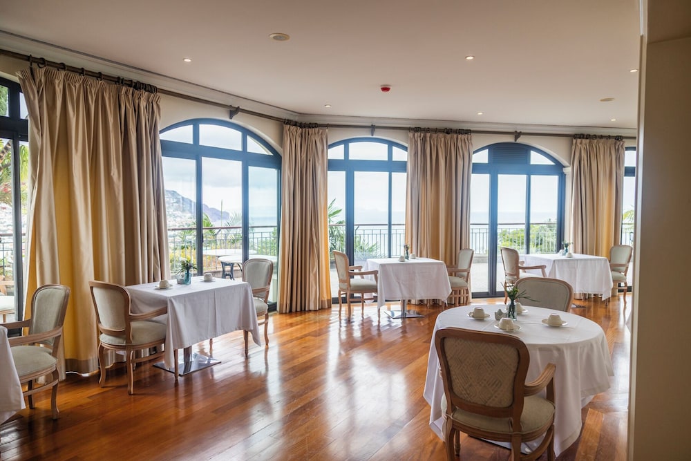 Quinta Funchal Gardens – Adults Only — Restaurant & bars in Funchal, Madeira