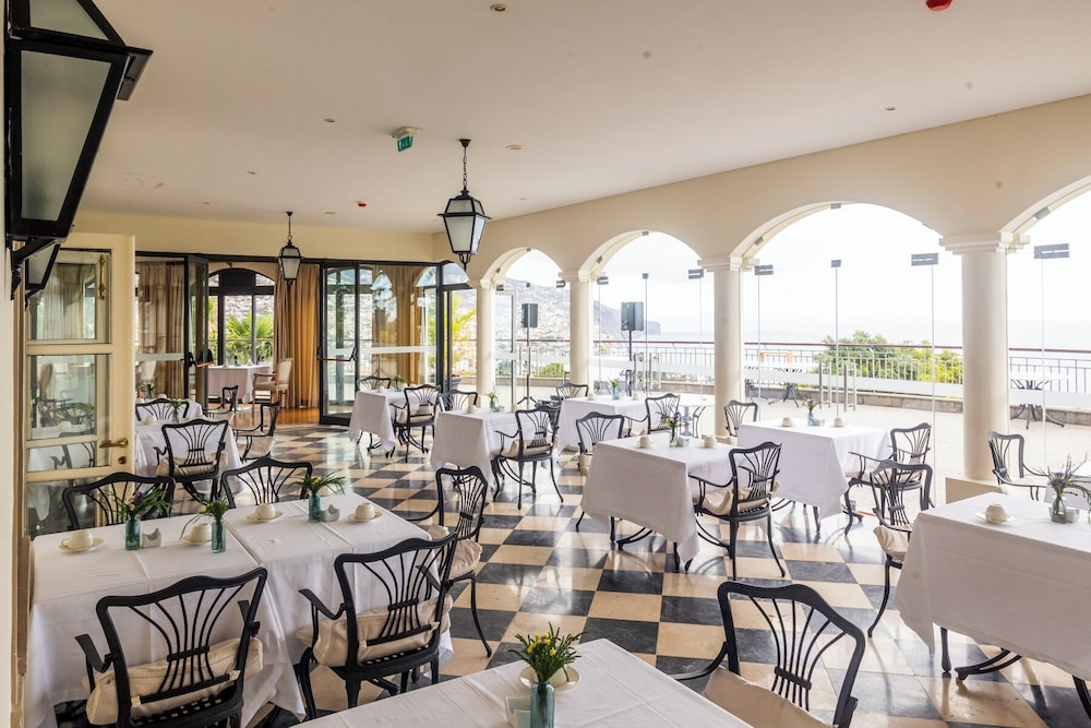 Quinta Funchal Gardens – Adults Only — Restaurant & bars in Funchal, Madeira