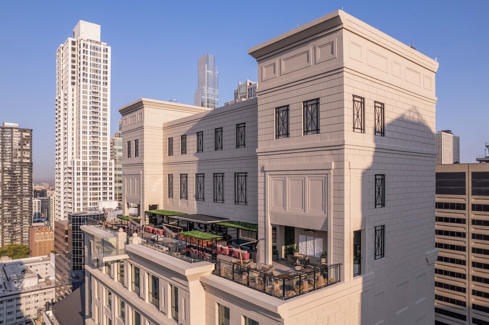 Hotel Riu Plaza Chicago — Hotel building in Chicago, Illinois