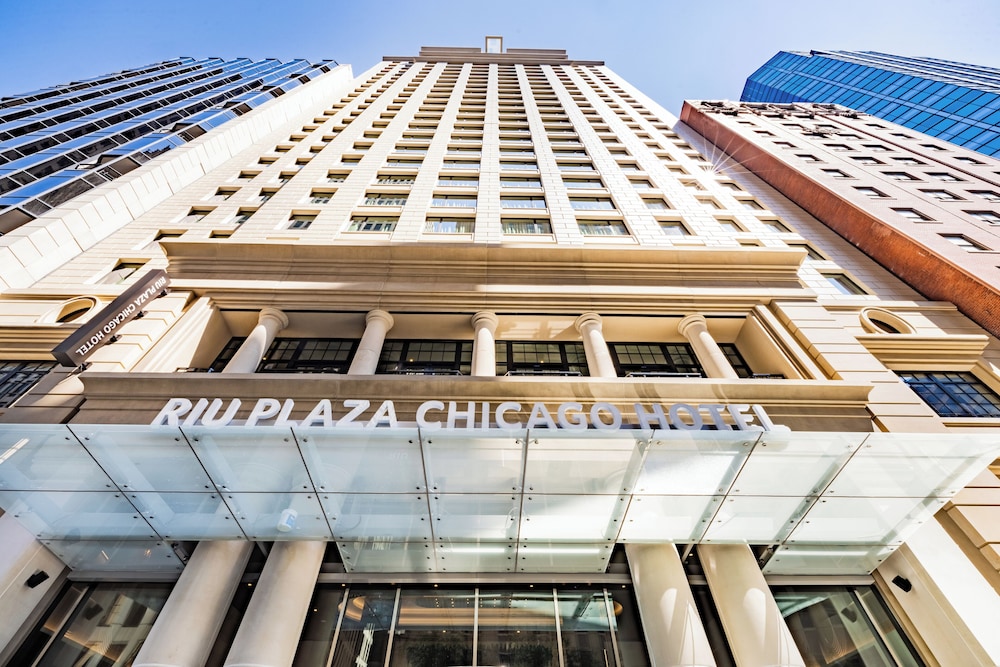 Hotel Riu Plaza Chicago — Hotel building in Chicago, Illinois