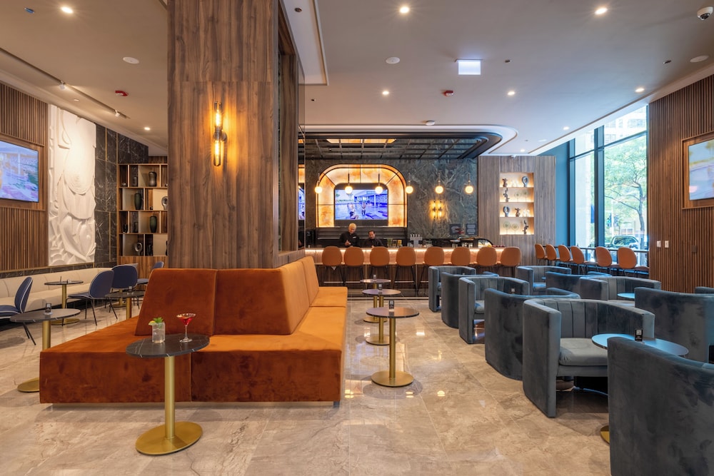 Hotel Riu Plaza Chicago — Restaurant & bars in Chicago, Illinois