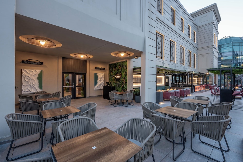 Hotel Riu Plaza Chicago — Restaurant & bars in Chicago, Illinois