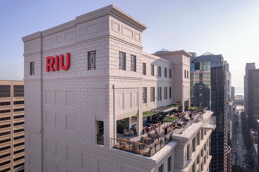 Hotel Riu Plaza Chicago — Hotel building in Chicago, Illinois