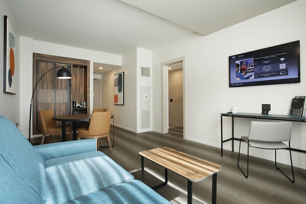 Hotel Riu Plaza Chicago — Hotel rooms in Chicago, Illinois