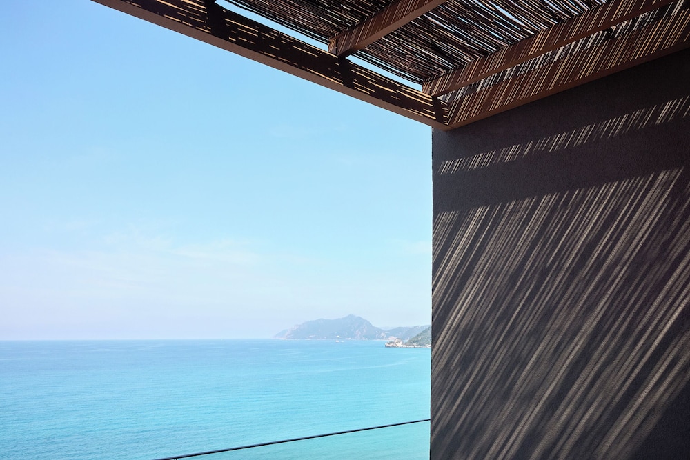 Ella Alkyna – Adults Only — Hotel building in Agios Gordios, Ionian Islands