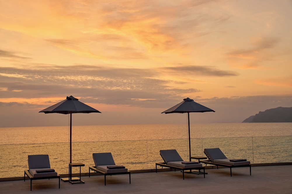 Ella Alkyna – Adults Only — Beach in Agios Gordios, Ionian Islands