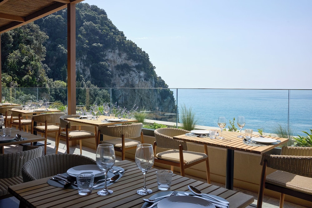 Ella Alkyna – Adults Only — Restaurant & bars in Agios Gordios, Ionian Islands