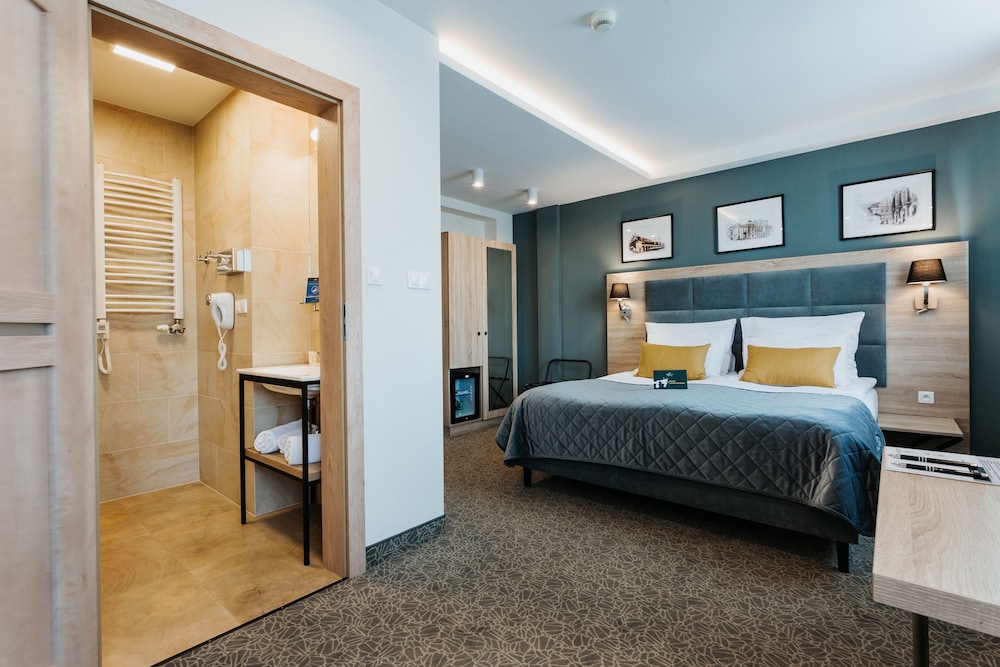Hotel 32 Kraków Old Town — Hotel rooms in Krakow, Lesser Poland