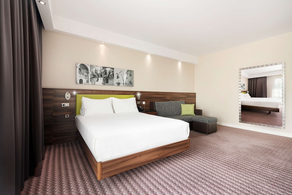 Hampton by Hilton Krakow — Hotel rooms in Krakow, Lesser Poland