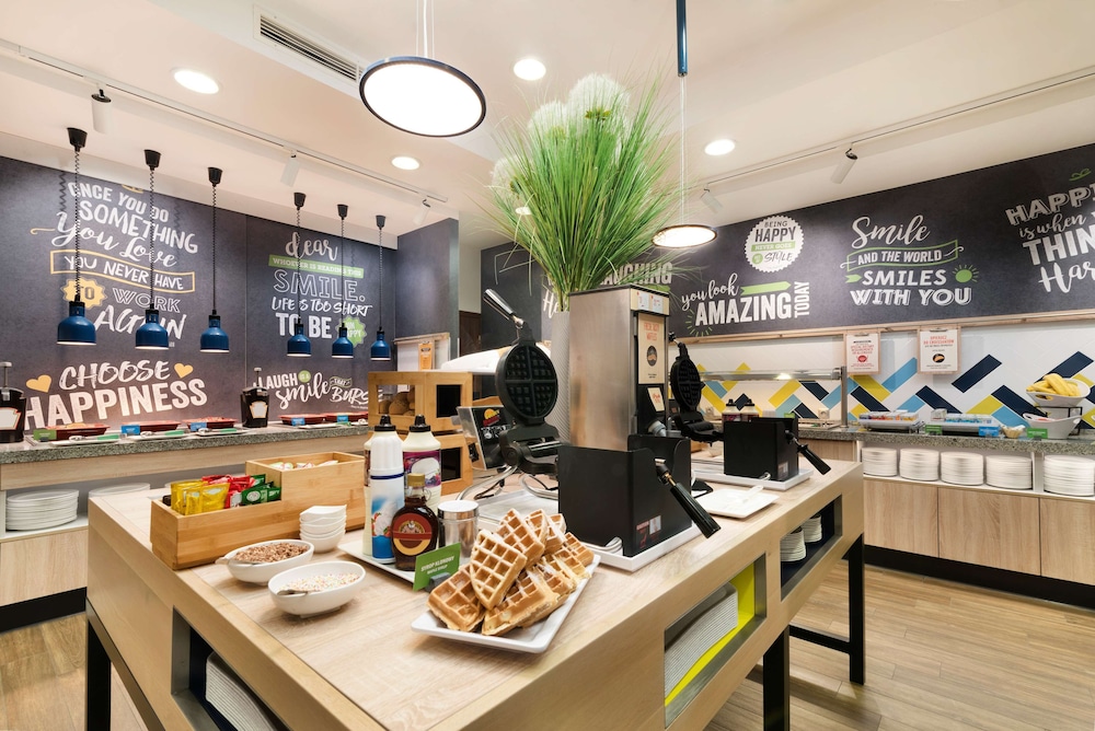 Hampton by Hilton Krakow — Restaurant & bars in Krakow, Lesser Poland