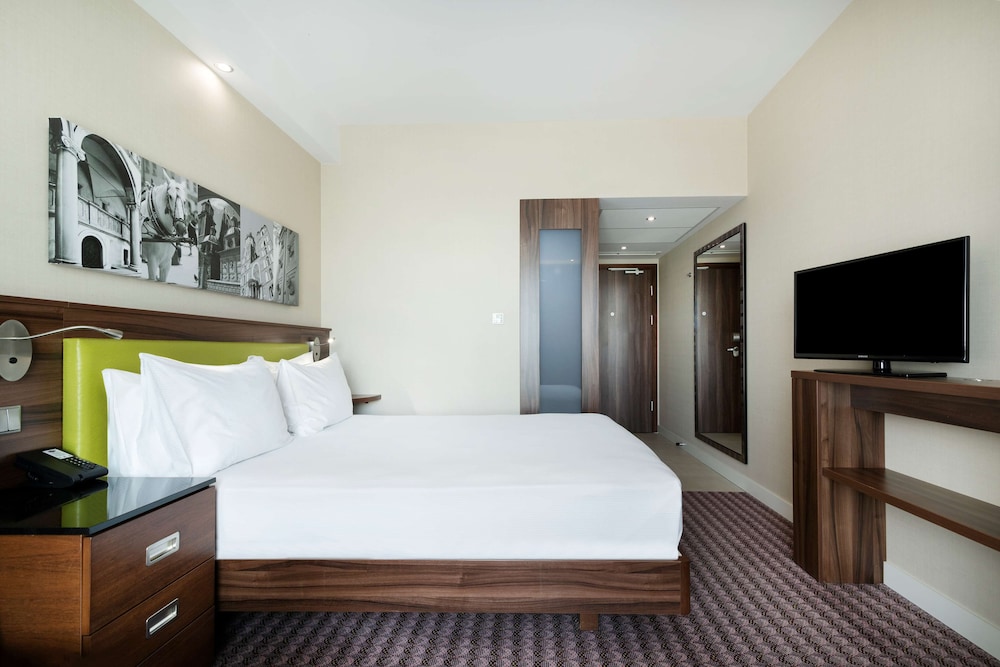 Hampton by Hilton Krakow — Hotel rooms in Krakow, Lesser Poland