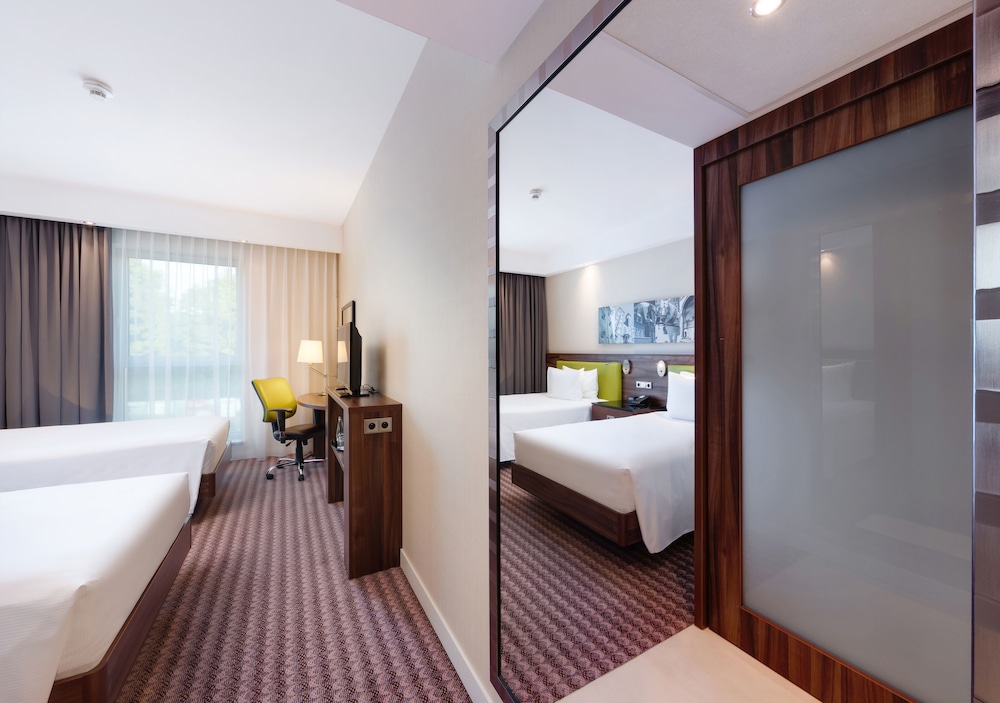 Hampton by Hilton Krakow — Hotel rooms in Krakow, Lesser Poland