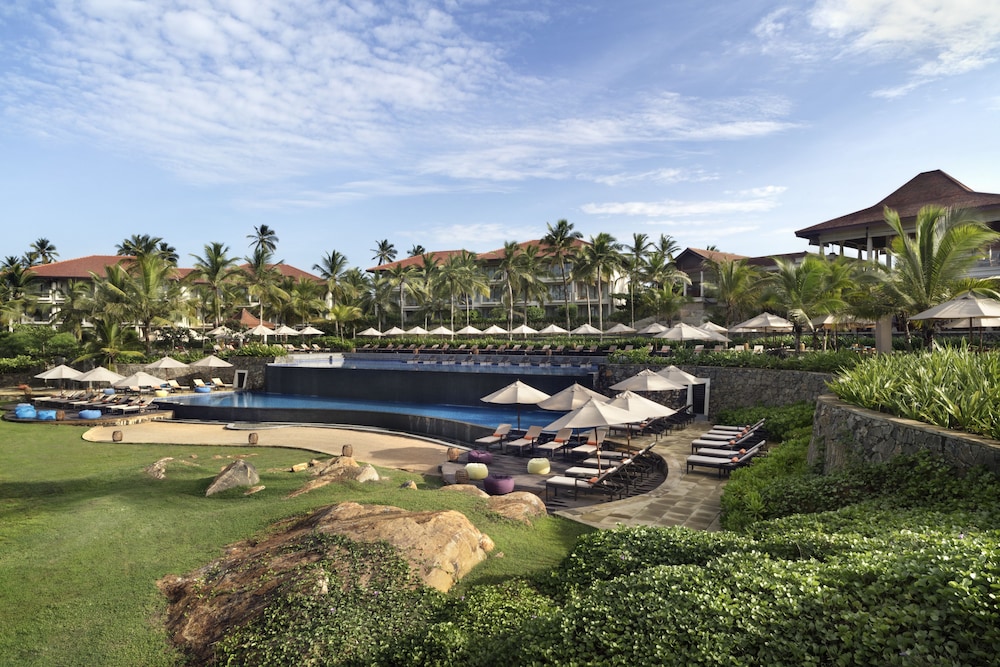 Anantara Peace Haven Tangalle Resort — Swimming pool in Tangalle, Southern Province