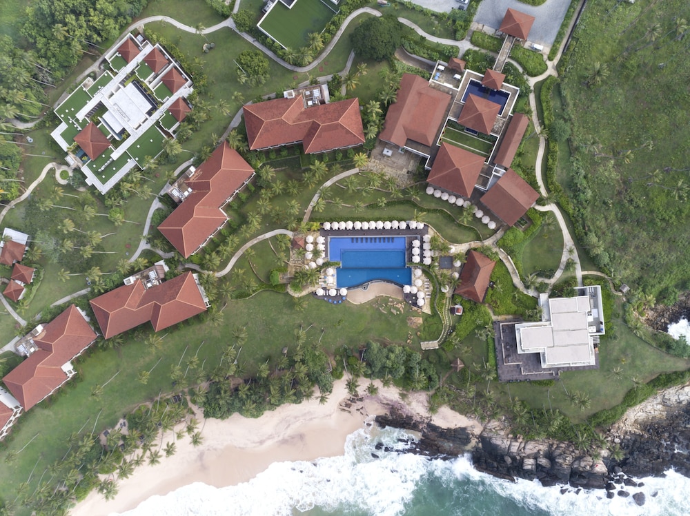 Anantara Peace Haven Tangalle Resort — Hotel building in Tangalle, Southern Province
