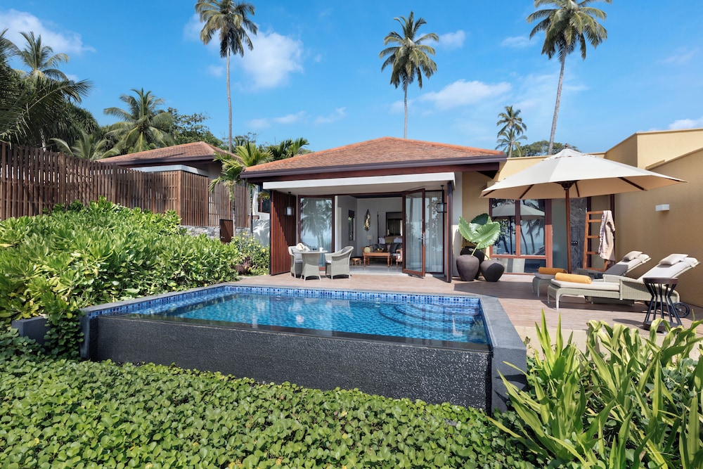Anantara Peace Haven Tangalle Resort — Swimming pool in Tangalle, Southern Province