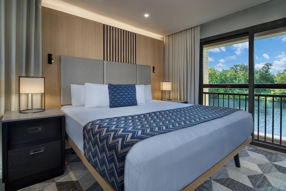 Disney's Contemporary Resort — Hotel rooms in Walt Disney World Resort