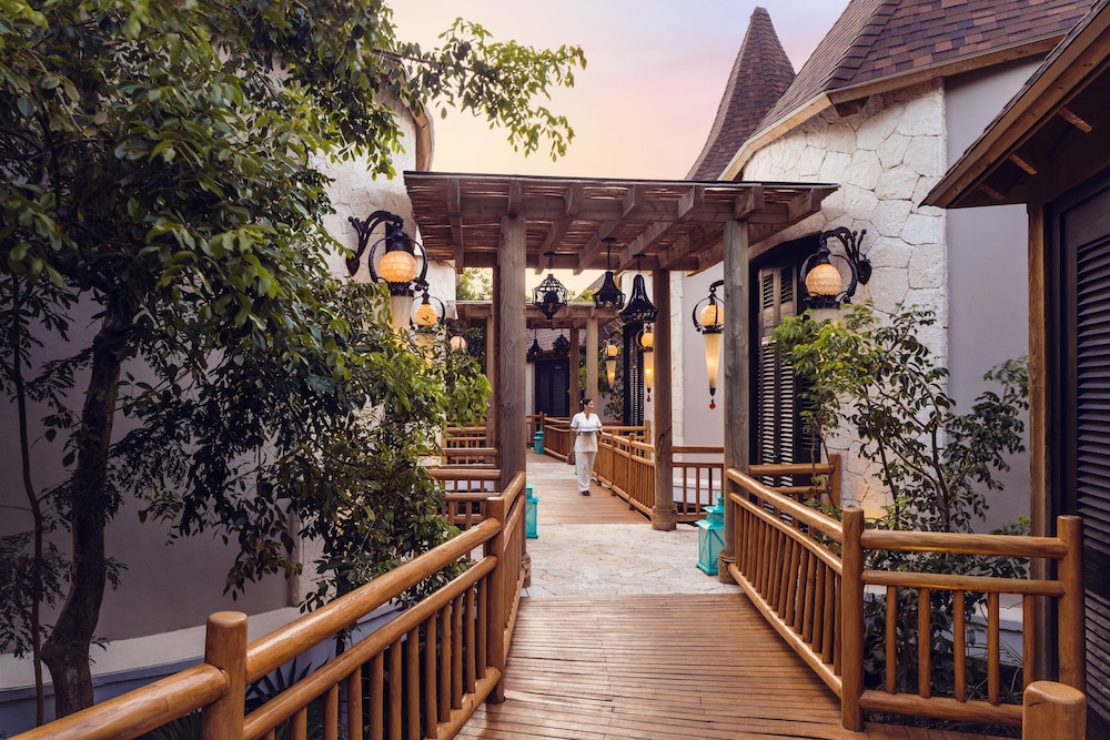 Jungala Hotel at VidantaWorld Riviera Maya — Restaurant & bars in Playa del Carmen, Quintana Roo
