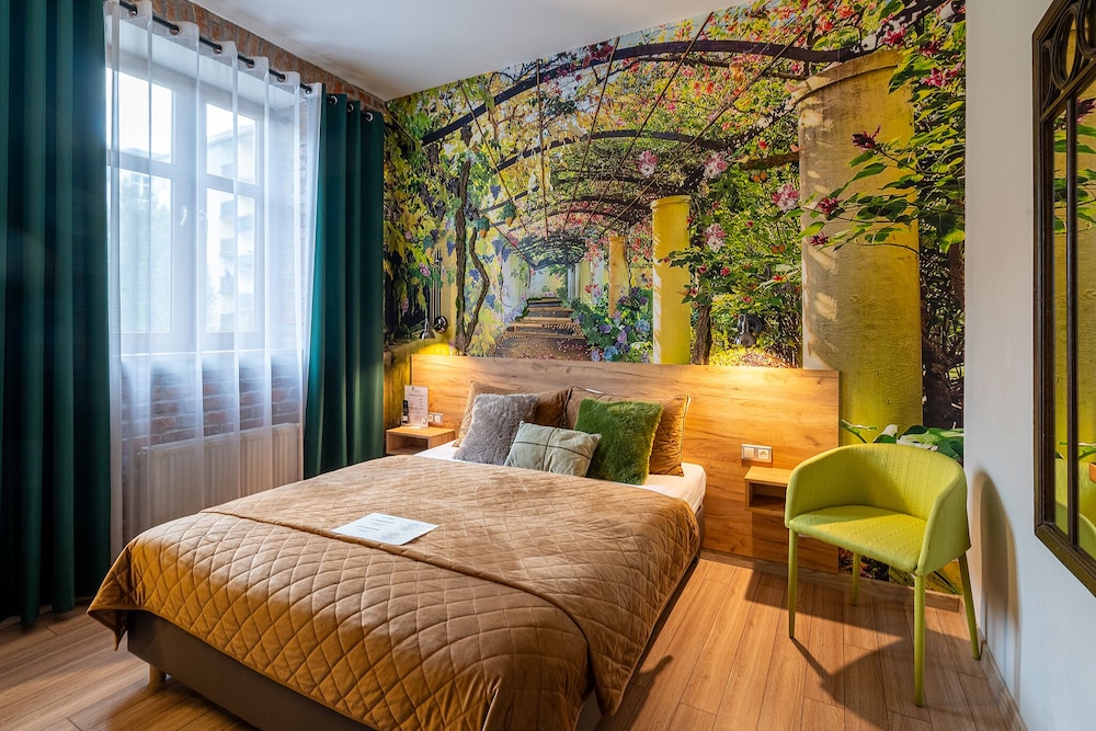 Art & Garden Residence — Hotel rooms in Krakow, Lesser Poland
