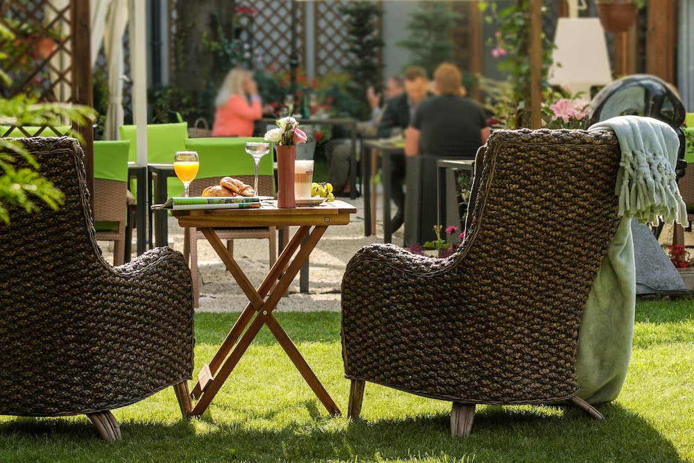 Art & Garden Residence — Restaurant & bars in Krakow, Lesser Poland