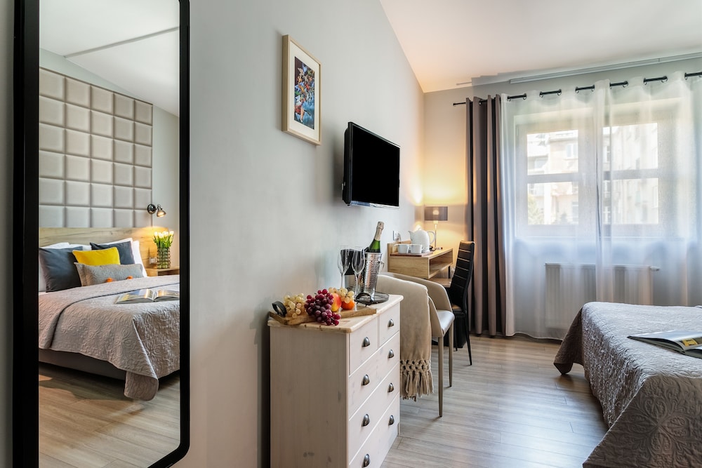 Art & Garden Residence — Hotel rooms in Krakow, Lesser Poland