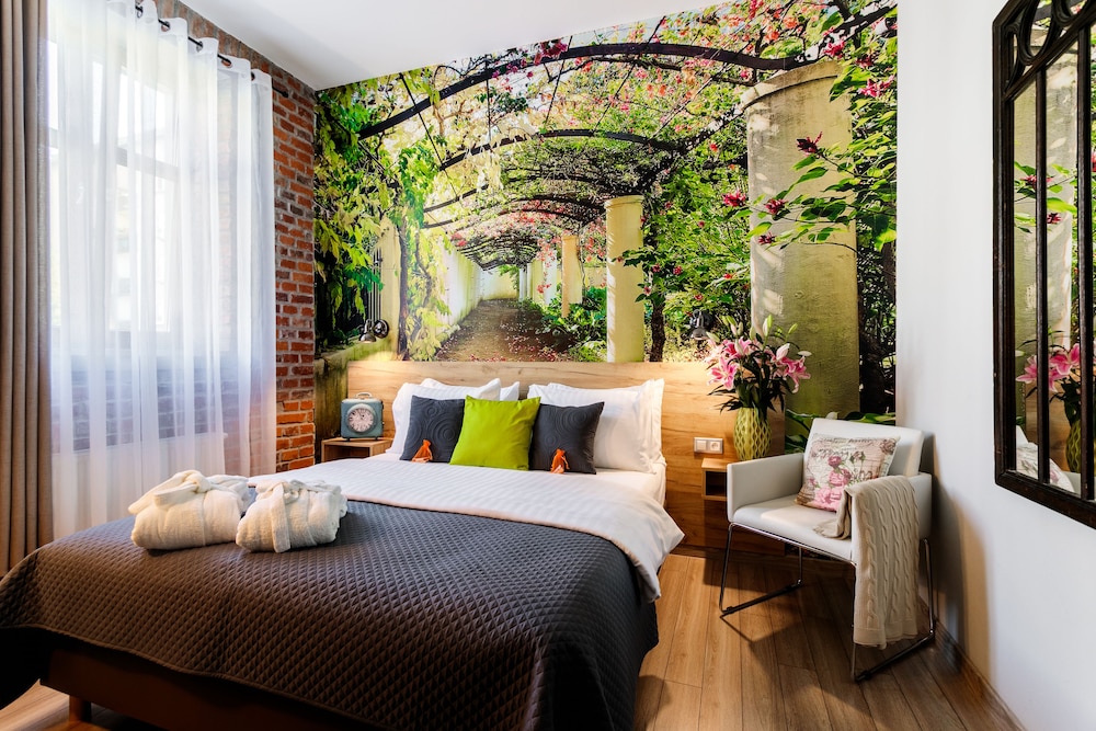 Art & Garden Residence — Hotel rooms in Krakow, Lesser Poland