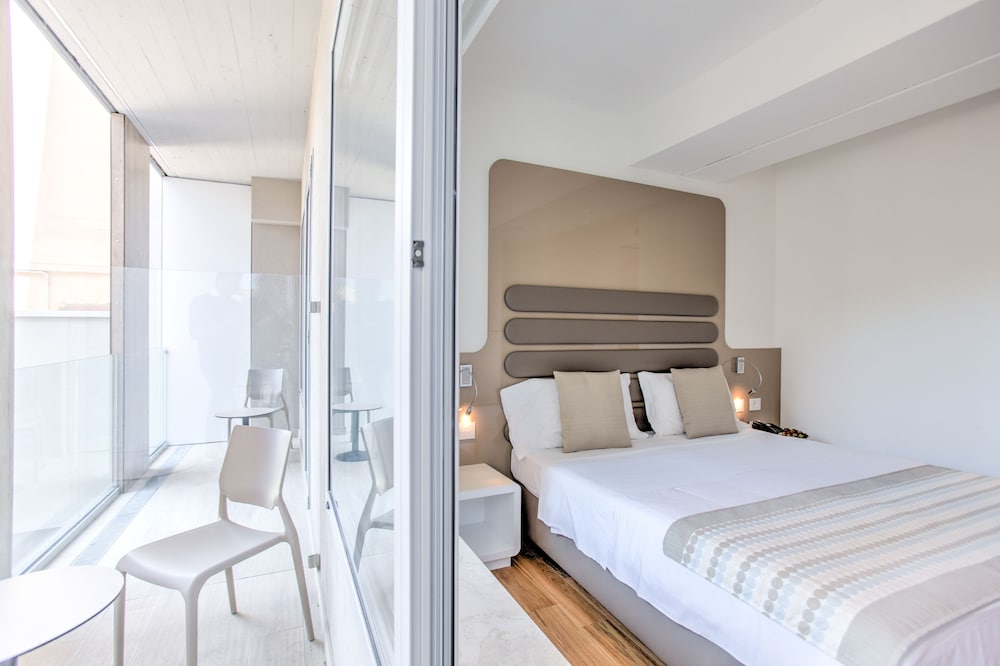 MH Florence Hotel & Spa — Hotel rooms in Florence, Tuscany