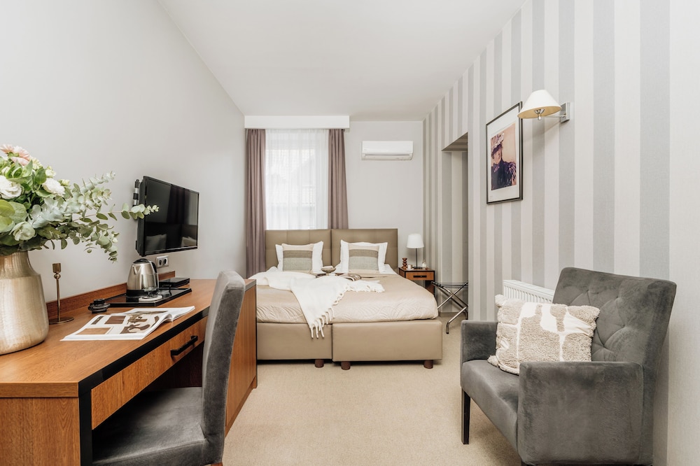 Hotel Grottger Boutique Hotel — Hotel rooms in Krakow, Lesser Poland