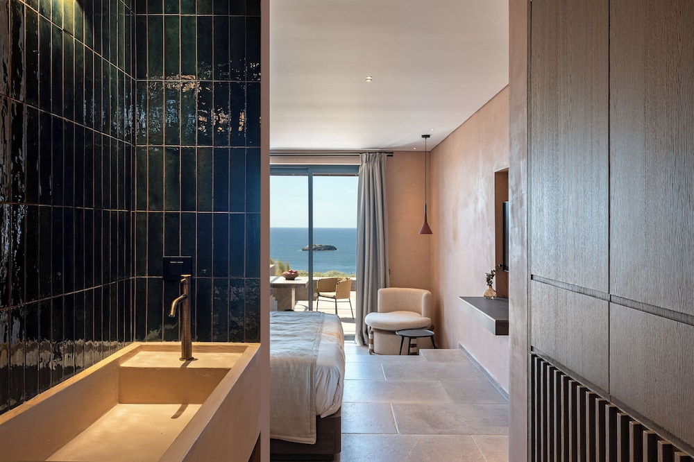 Tetra Retreat — Hotel rooms in Svoronata, Ionian Islands