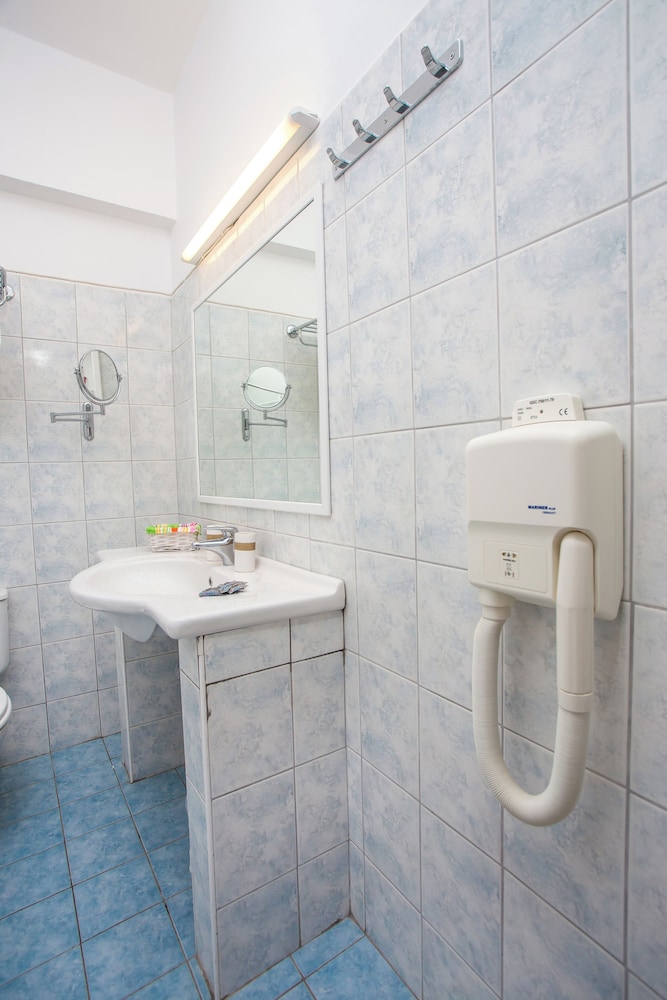 Mon Repos Hotel — Hotel rooms in Faliraki, South Aegean