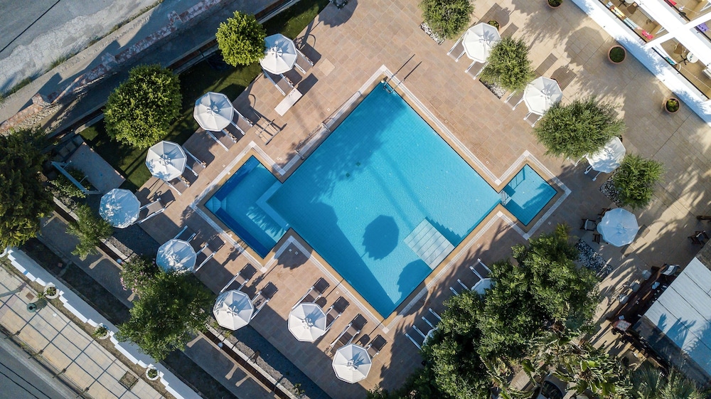 Mon Repos Hotel — Swimming pool in Faliraki, South Aegean