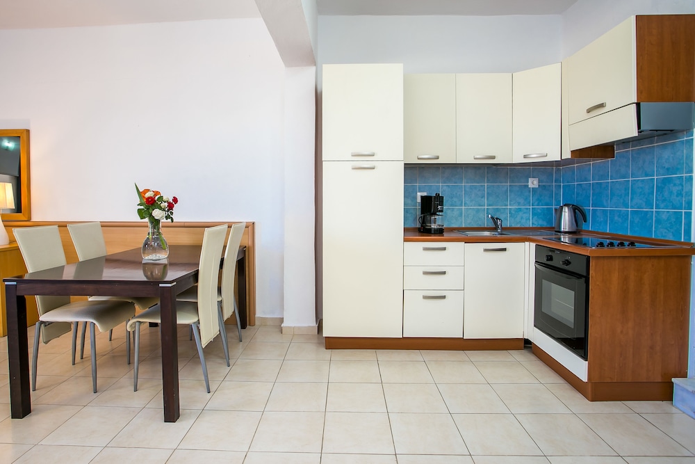 Mon Repos Hotel — Hotel rooms in Faliraki, South Aegean