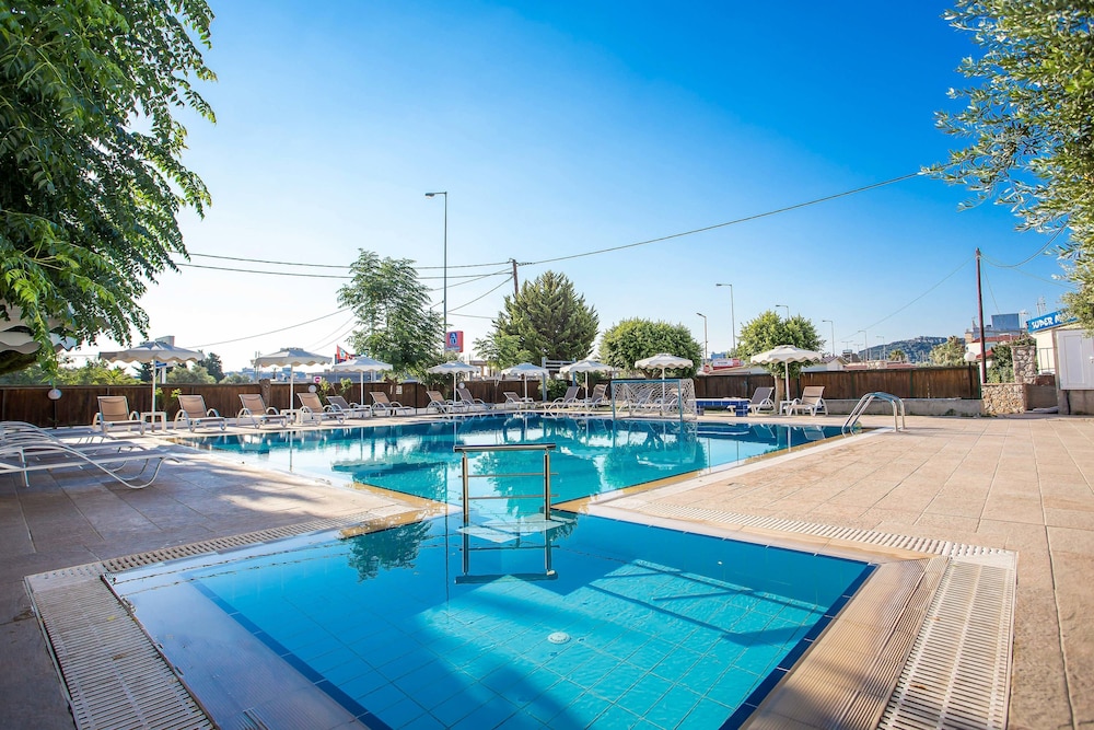 Mon Repos Hotel — Swimming pool in Faliraki, South Aegean