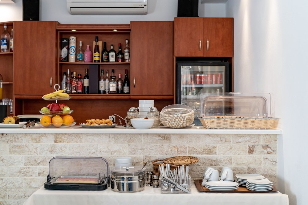 Chez Sophie — Restaurant & bars in Kamari, South Aegean