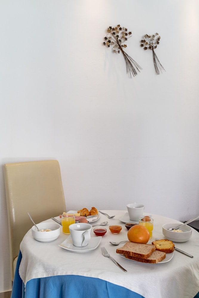 Chez Sophie — Restaurant & bars in Kamari, South Aegean