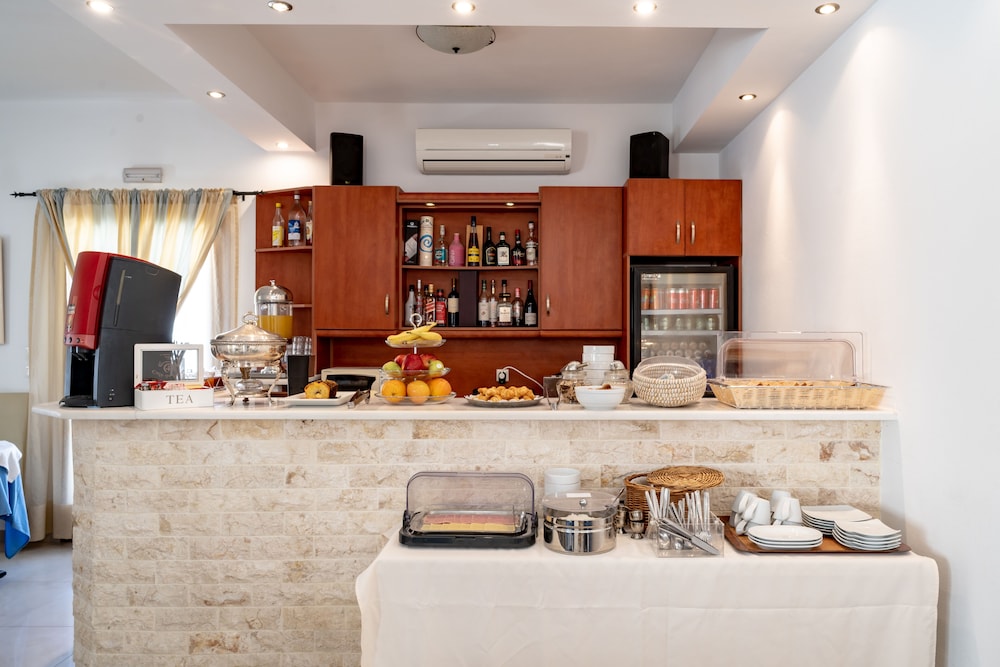Chez Sophie — Restaurant & bars in Kamari, South Aegean