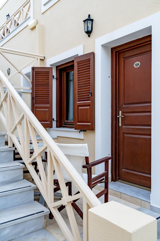 Chez Sophie — Hotel building in Kamari, South Aegean