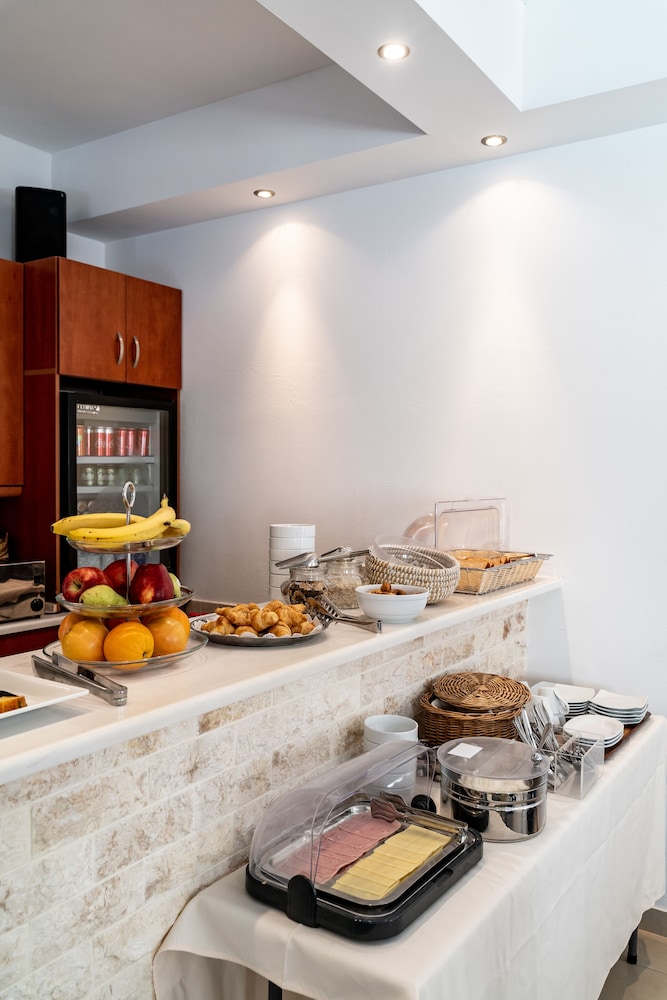Chez Sophie — Restaurant & bars in Kamari, South Aegean