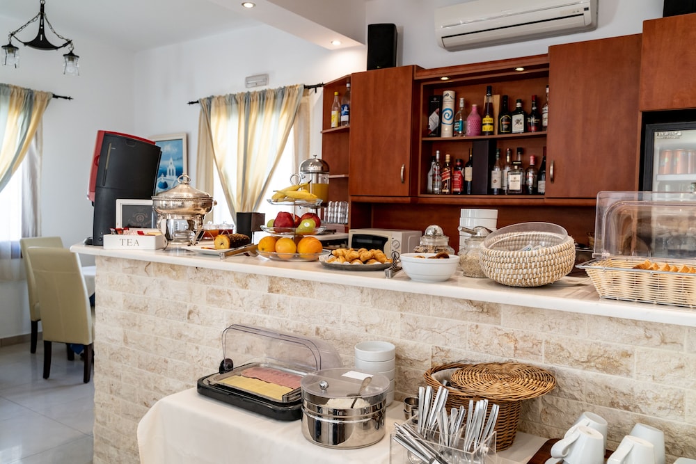 Chez Sophie — Restaurant & bars in Kamari, South Aegean