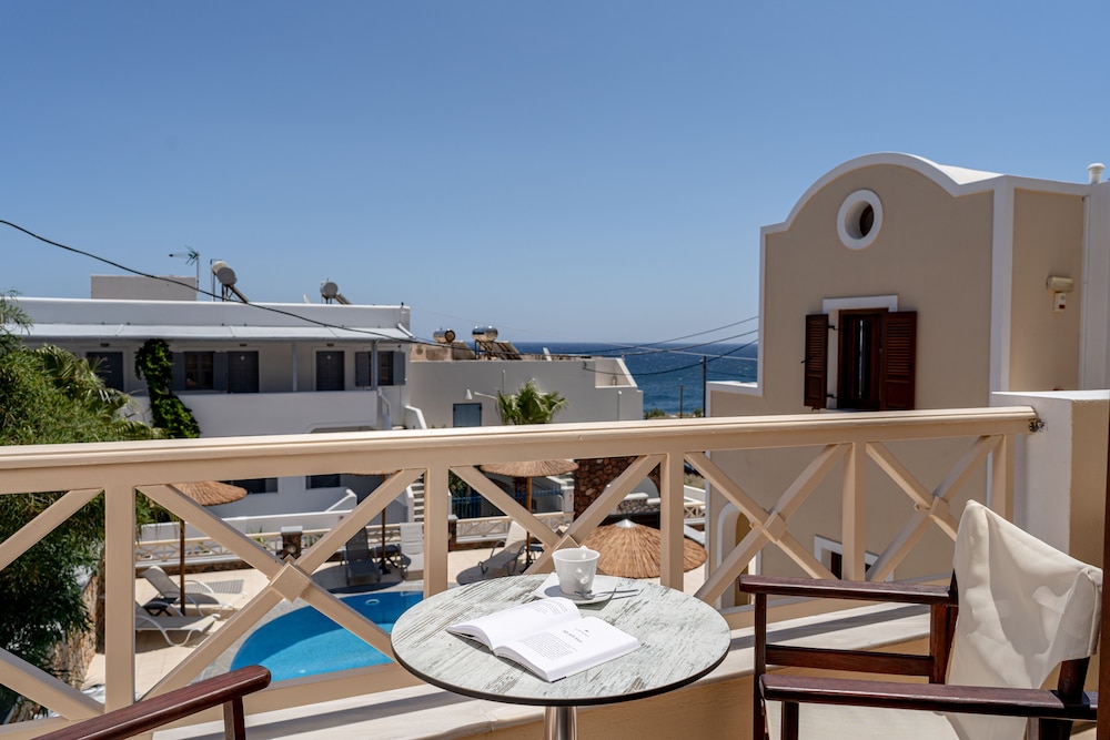 Chez Sophie — Swimming pool in Kamari, South Aegean