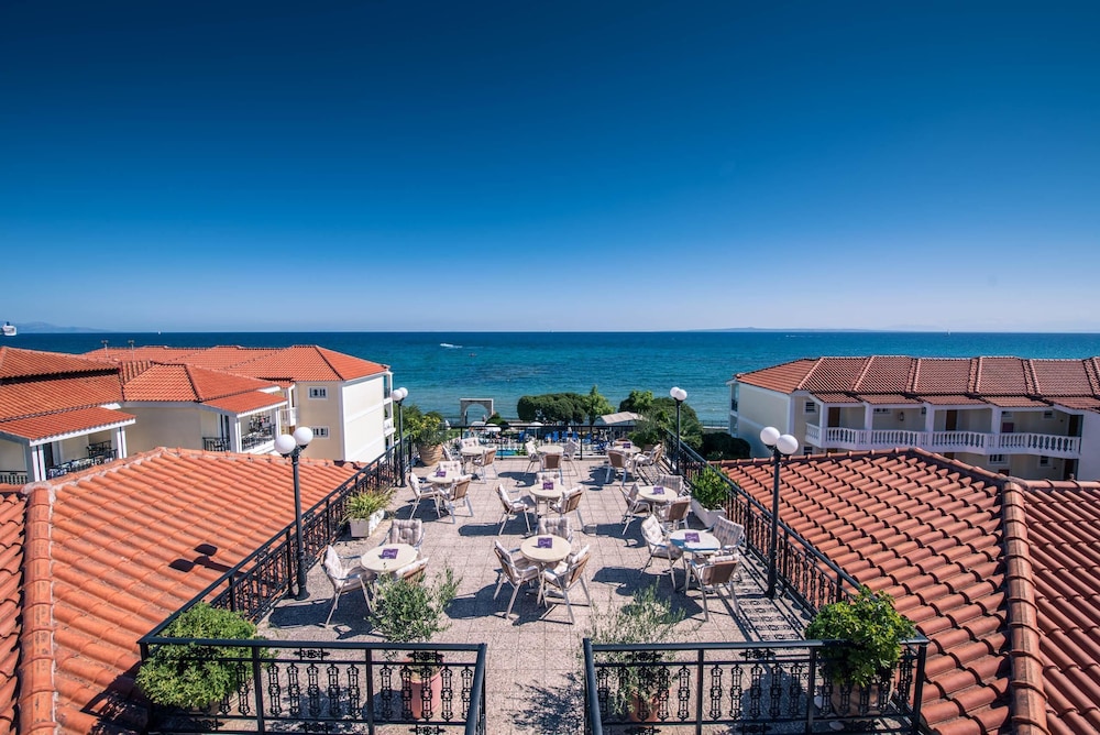 Porto Iliessa by GHH — Restaurant & bars in Argassi, Ionian Islands