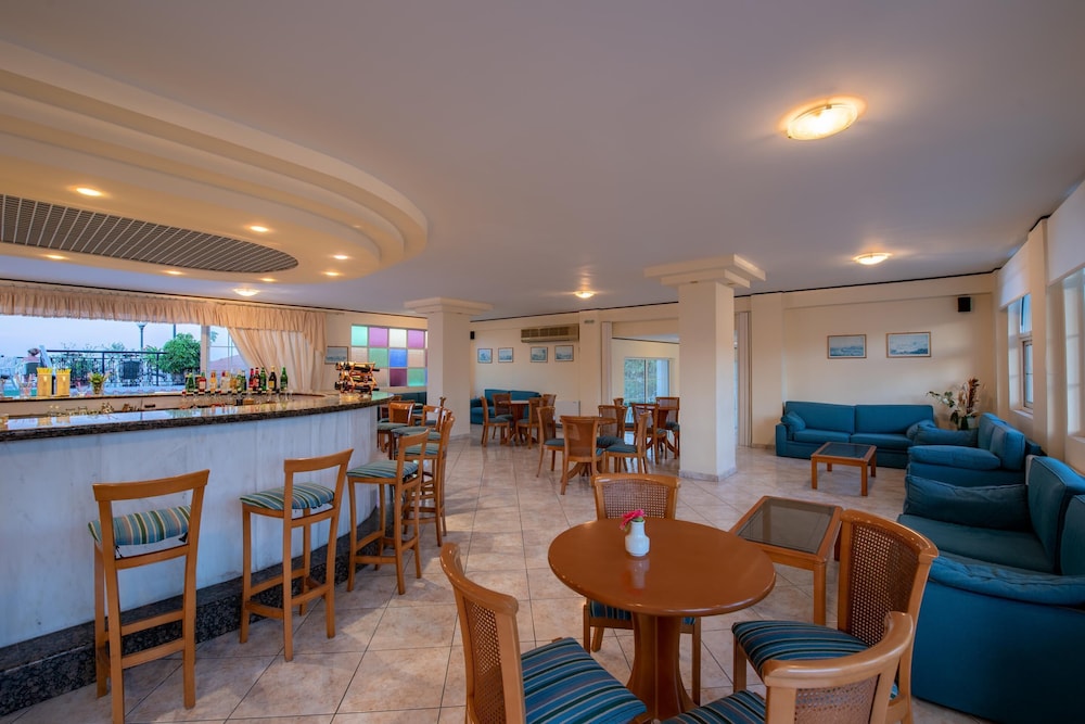 Porto Iliessa by GHH — Restaurant & bars in Argassi, Ionian Islands