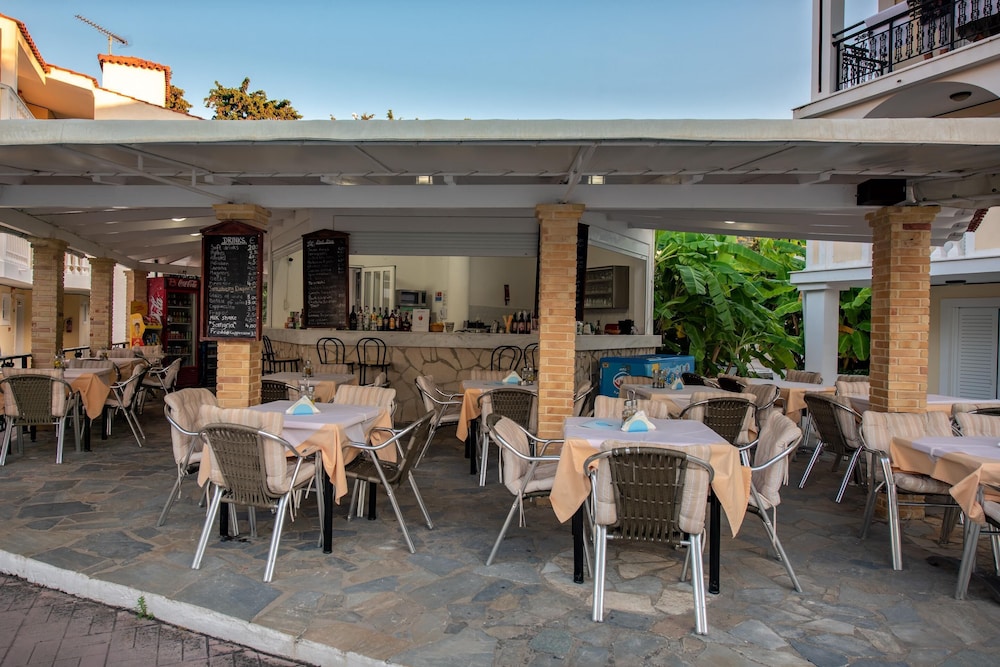 Porto Iliessa by GHH — Restaurant & bars in Argassi, Ionian Islands