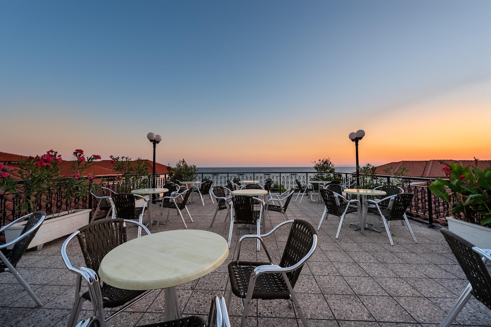 Porto Iliessa by GHH — Restaurant & bars in Argassi, Ionian Islands