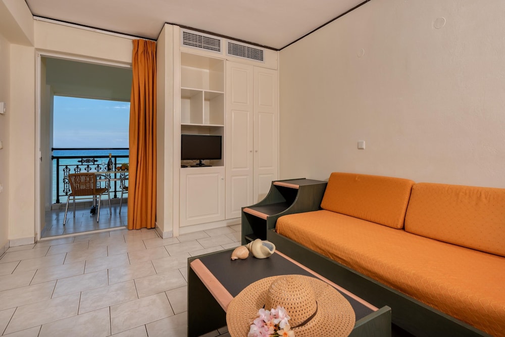 Porto Iliessa by GHH — Hotel rooms in Argassi, Ionian Islands