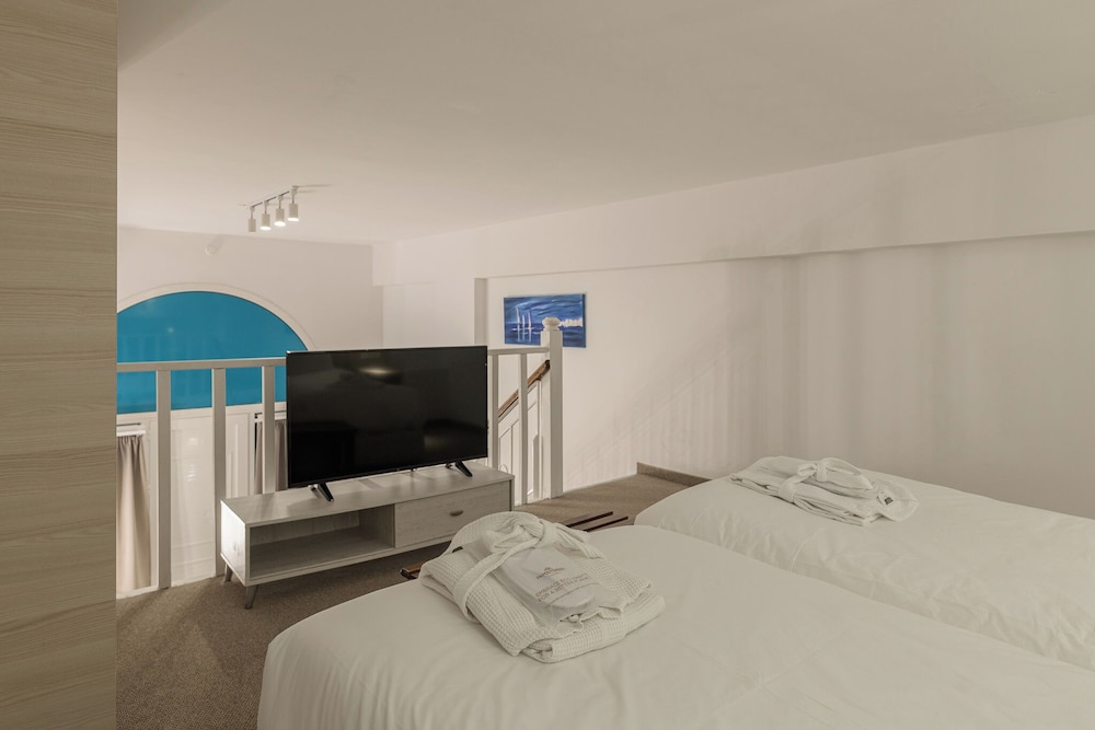 Iakinthos Tsilivi Beach — Hotel rooms in Tsilivi, Ionian Islands