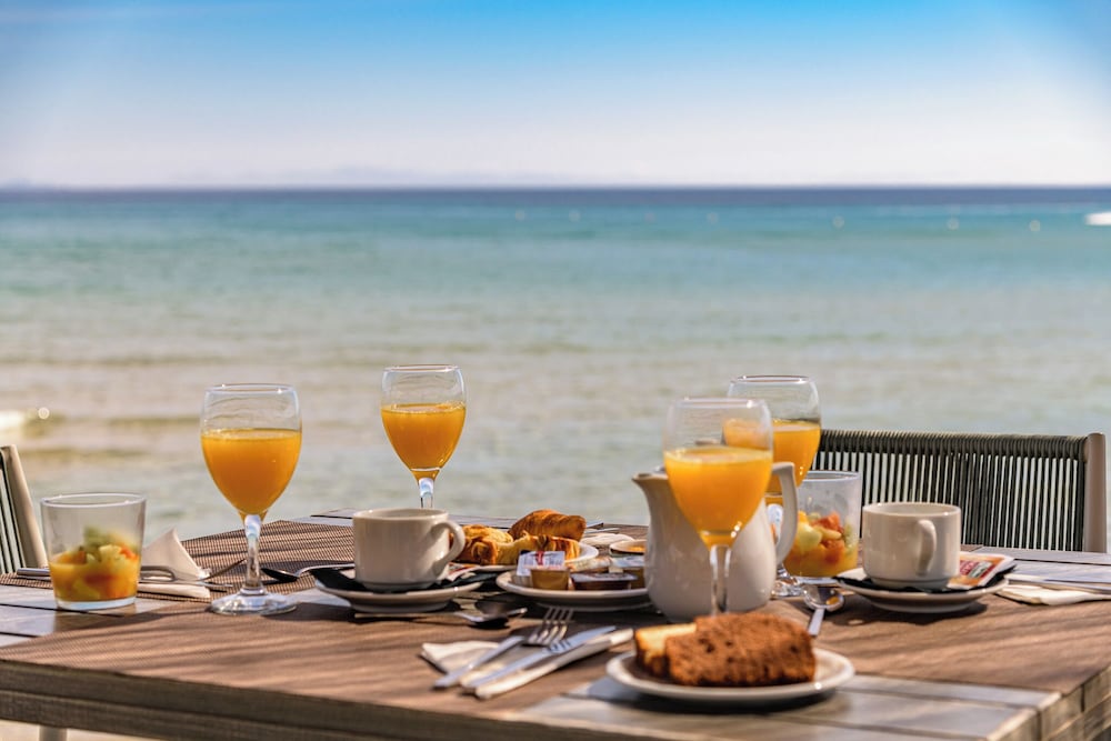 Iakinthos Tsilivi Beach — Restaurant & bars in Tsilivi, Ionian Islands